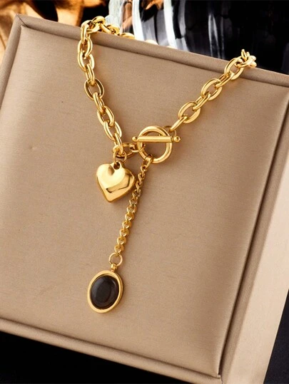 VceTd 一款獨特時尚的設計，採用18K金鍍不鏽鋼項鍊，配以心形吊墜，適合女士在派對或婚禮上佩戴。