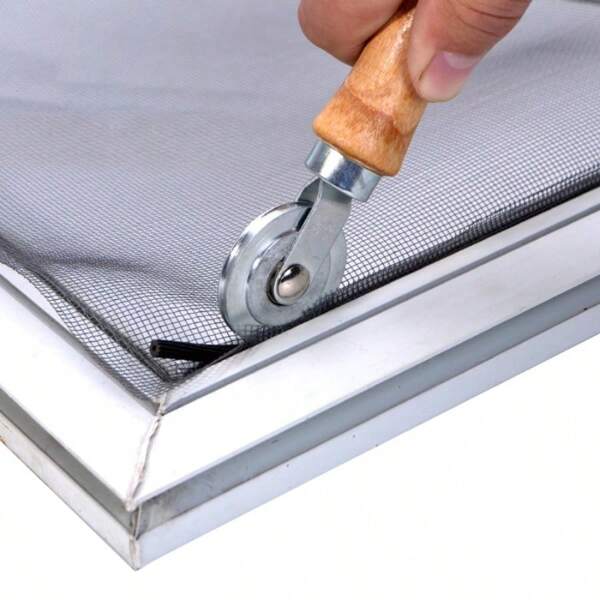1pc Wooden Handle And Steel Wheels Rolling Tool For Double Window Installation Hand Spline Roller Household Screen Door, Tools For Men