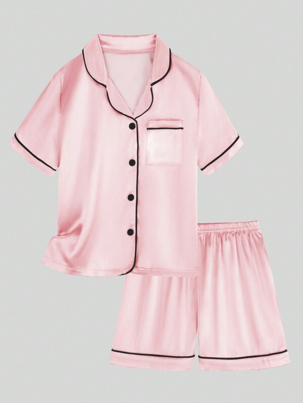 مجموعة بيجاما قصيرة بأكمام قصيرة وأزرار للفتاة المراهقة مكونة من قميص وشورت بتصميم ملون ومناسبة لفصل الصيف
