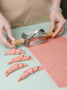 1pc Wooden Handle Stainless Steel Croissant Dough Roller Cutter, Baking Tools For Croissant And Pastry - Multicolor - View 2