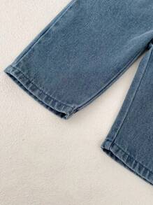 春秋季新款婴儿套装，时尚百搭多功能牛仔连体裤，男女皆宜的蓝色牛仔连体衣，超宽松无袖连体裤（不含上衣）。略微宽松，建议内搭打底衫穿着更舒适，如果单穿请选择小一码。