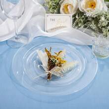 20 pièces de plateaux transparents, disponibles en tailles 19cm / 26cm, réutilisables et lavables, conviennent à plusieurs occasions comme les mariages, les cadeaux, les fêtes, l"utilisation domestique et commerciale, les activités extérieures ou les pique-niques, pour l"affichage des gâteaux ou d"autres desserts.