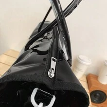 1入組透明色防水PVC(聚氯乙烯)旅行袋、行李袋、手提袋，具有大容量、輕便、抗刮、耐磨等特點，適用於旅行、野營、戶外、通勤，節日必備，夏天適用，休閒、可愛、時尚、街頭風格，有白色或黑色，適合男女生、學生、年輕人使用，具有雙手柄。 - 黑色 - 查看 6
