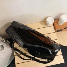 1入組透明色防水PVC(聚氯乙烯)旅行袋、行李袋、手提袋，具有大容量、輕便、抗刮、耐磨等特點，適用於旅行、野營、戶外、通勤，節日必備，夏天適用，休閒、可愛、時尚、街頭風格，有白色或黑色，適合男女生、學生、年輕人使用，具有雙手柄。 - 黑色 - 查看 9