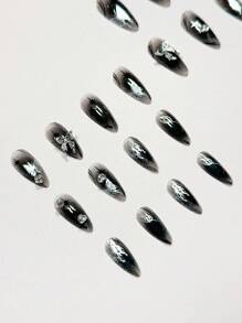 Sanrio 用 24 件中等杏仁色 The Hot Girls 哥特深黑色腮红 3D 蝴蝶水钻装饰 Y2K 风格银色闪光闪亮星星图案全覆盖假指甲套装按压式指甲美甲用品改变您的指甲 - 黑色 - 查看 2