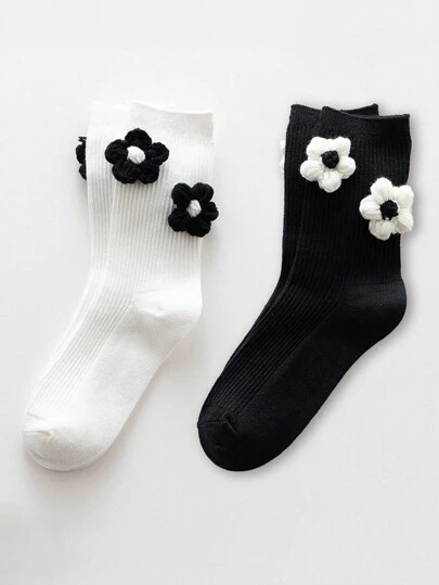 1/2 双女士简约时尚黑白可爱花卉印花柔软舒适中筒袜，适合日常穿着，秋季