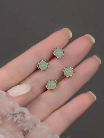 Pendientes elegantes y delicados de mini botón verde fresco para mujeres, diseño creativo y único