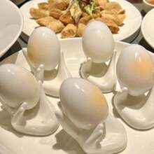 1pc Shaped Ceramic Egg Cup, Modern & Simple Style, White Colors, Suitable For Kitchen & Dining Table Use,Kitchen,Christmas Gift