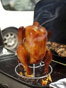 1 pièce de support à poulet, poêle pour griller le poulet au charbon de bois, fond antiadhésif épaissi, support à brochettes pliable et amovible avec 1 pièce de pinceau à badigeonner en silicone de couleur aléatoire, convient pour les réunions de famille, les barbecues en plein air, les rassemblements d'entreprise