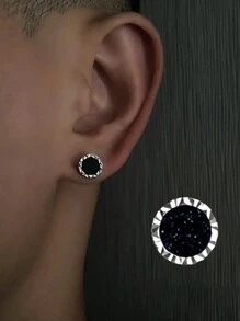 Une boucle d\"oreille magnétique en pierre de sable bleu simple et élégante, adaptée aux hommes pour un usage quotidien, les festivals et les banquets.