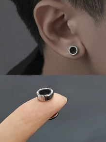 Une boucle d\"oreille magnétique en pierre de sable bleu simple et élégante, adaptée aux hommes pour un usage quotidien, les festivals et les banquets.