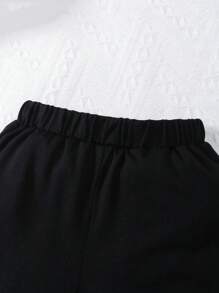 Set Di Maglietta Maniche Corte Nera E Shorts Estivi Per Bambino Con Stampa Di Gesti E Lettere