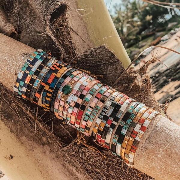 1 PIEZA Nuevo estilo retro bohemio de primavera/verano, pulsera elástica con cuentas de vidrio de colores TILA, regalo de playa de verano, adecuado para el uso diario de hombres y mujeres, regalo de vacaciones, regalo para mejor amigo
