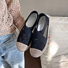 女款PVC鞋底，防滑、耐磨、穩定。漁夫風格的鞋款，編織鞋面帶有空心設計和透氣功能。 - 黑色 - 查看 4