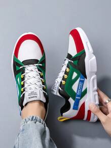 男士个性休闲运动鞋，时尚字母图案前系带白红撞色户外滑板鞋