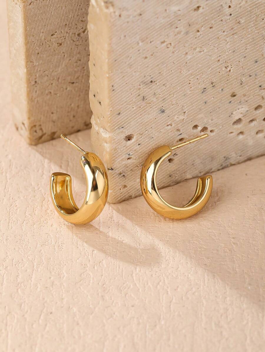 One Pair Of Stylish And Simple Stainless Steel C-Shaped Earrings Suitable For Daily Wear By Women