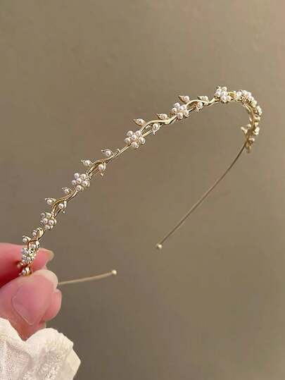 优雅简约合金发箍，饰以仿珍珠、花朵和水钻，金色，适合情人节佩戴。发箍、发圈、发带、发箍头饰、发饰、头饰