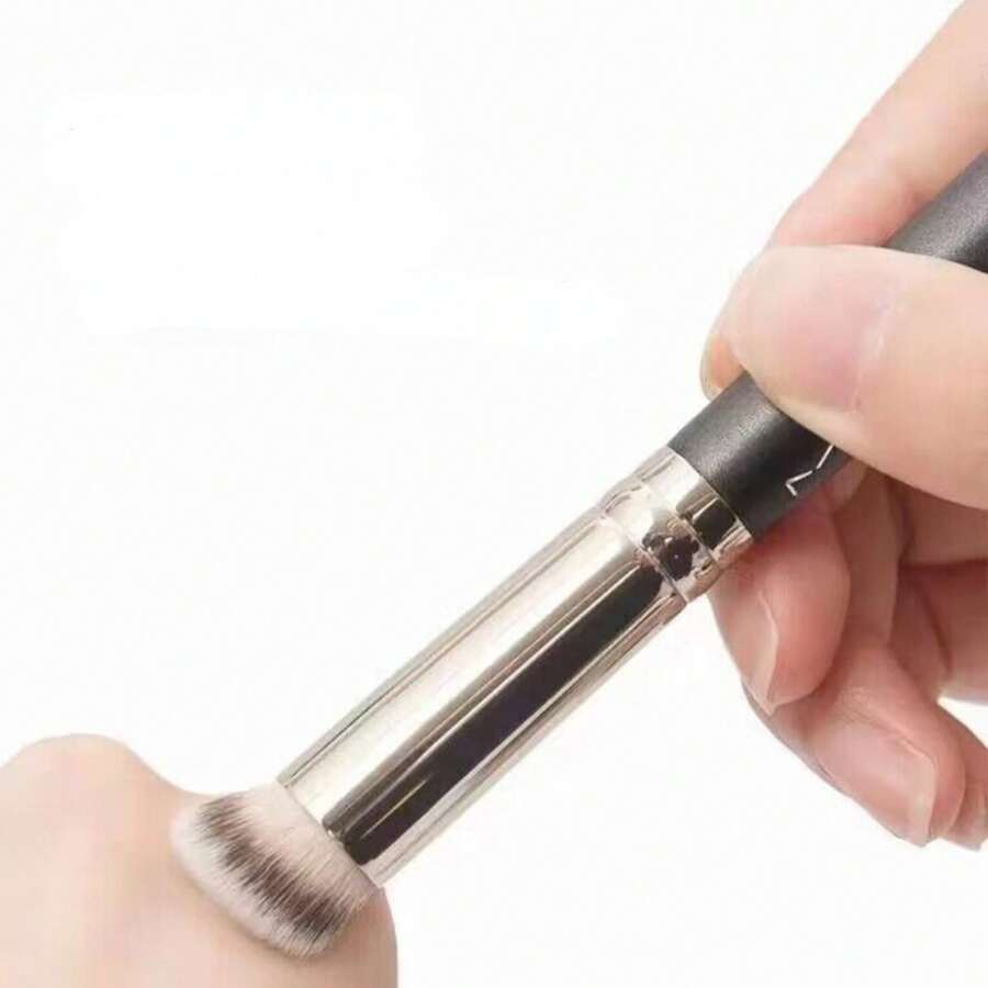 270 Concealer Brush, StreakFree And PowderFree Foundation Brush