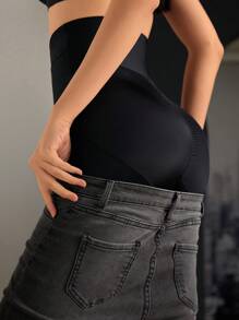 高腰束腹衣，用於婦女產後塑身，緊貼腹部並提升臀部