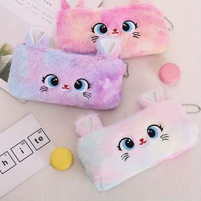 可爱卡通猫咪毛绒笔袋，拉链设计，大容量，蓬松柔软，是学校文具和化妆品收纳的理想之选，也是返校季的理想礼物。