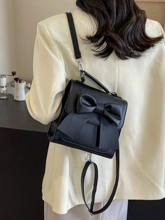 1st enkel bågknut Dekor Flip Ryggsäck Axelväska Multifunktionell Crossbody-väska Lämplig för kvinnor Daglig användning, Skolväska, Bärbar, Bärbar datorfack, Stor kapacitet, För tonårsflickor Kvinnor Högskolestudenter, Högskola, Mellanstadium, Gymnasie, Utomhus, Resor, Utflykter, Grundskola, Kontor