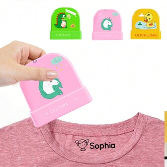 1 Sello personalizado con nombre para ropa, sellos de ropa personalizados para prendas, sello de nombre personalizado con dibujos animados autoentelado DIY para estudiantes escolares, regalo de papelería personalizado, sello de ropa impermeable multifuncional, reutilizable, impermeable, de secado rápido, exquisito, lindo, adorable personalizado, único, regalo ideal para él, ella, familia, amigos, hijo, hija, estudiantes escolares para aniversarios, Día del Niño, cumpleaños, decoración escolar, hogar, Día de San Valentín, graduación, vida lenta de verano
