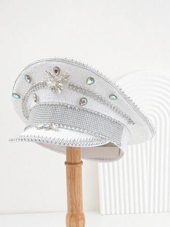 1頂中性銀色鑲鑽珍珠派對帽，手工製作，大寶石和鉚釘，獨特的設計，適用於單身派對，成人女性閃閃發光的生日帽，Cosplay道具，珠寶和水晶，銀色魅力，繁星般的船長帽，前衛性感風格，適用於婚禮，爵士表演，舞台表演，假日派對