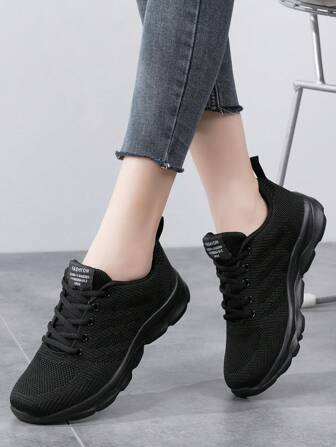 Spring/Summer New Breathable Mesh Women Lightweight Soft Bottom Sports Shoes, Daily Casual Comfortable Simple Black Running Shoes.