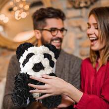 1個人工發泡玫瑰熊形裝飾與玫瑰,適用於情人節、母親節、周年紀念日、婚禮、生日和家居裝飾 - 貓熊款 - 查看 3