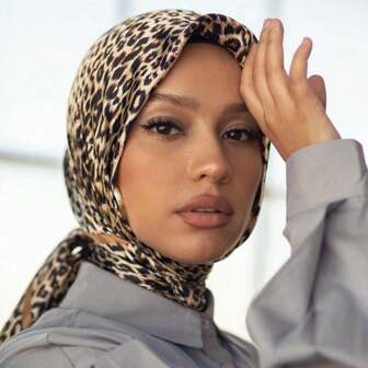 1pc Leopard Printed Scarf, 90*90cm Imitation Silk Scarf Suitable For Girls And Women, Casual Headscarf Bandana,Hair Band,Head Band Ideal For Dressing Up Your Look