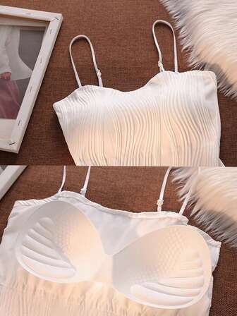 Conjunto de 2 camisetas de tirantes acanaladas sin costuras para mujer en blanco y negro,  con copas de sujetador incorporadas y tirantes de espagueti ajustables. Perfectas para llevar como capa base o ropa exterior.