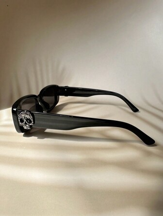 1pc Men Designer Original Doomsday Wasteland Sand Dune Style White Frame Skull Decoration Acorn Flower American West Coast Rock Hardcore Frameless Wrapped Fashionable Glasses Suitable For Outdoor Photoshoot, Motorcycle Riding Party, Music Festival, Cappuccino Style, Mexican Riding Glasses, European & American New Style, Los Angeles Style Sunglasses Sun Glasses Halloween Beach Accessories Sun Glasses Sunglasses Shades For Summer Beach Vacation,Outdoor,Travel