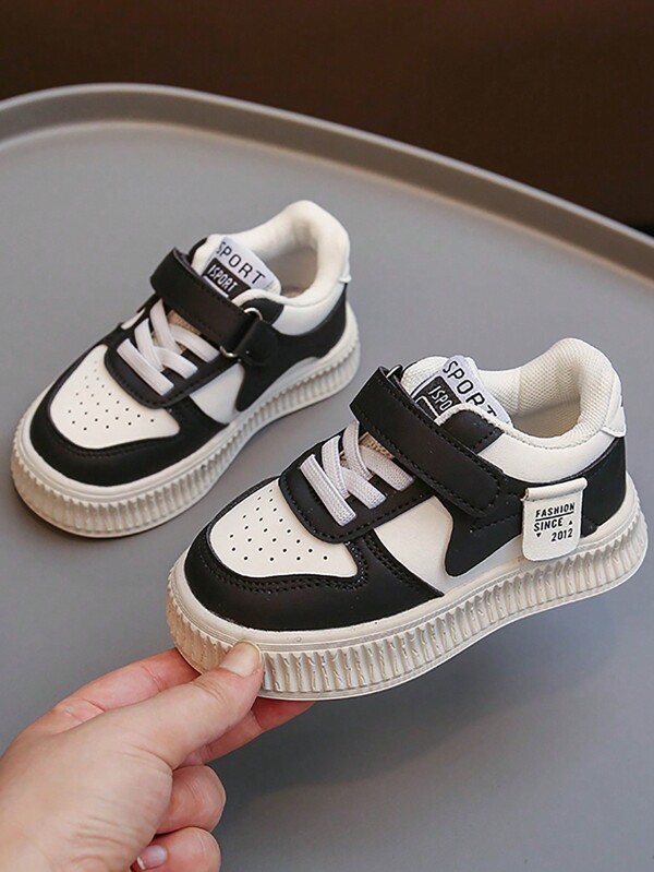 Um Par de Calçados Infantis Unissex para a Primavera e Outono de 2025, Novos Sapatos Casuais para Meninos, Sapatos de Bebê com Solas Macias e Antiderrapantes em Branco