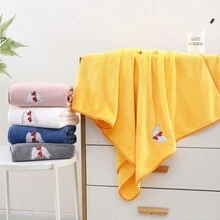 1入組大小不同的大兔子圖案浴巾，可愛簡約風格的聚酯纖維珊瑚絨矩形吸水快干毛巾，適用於家居客廳臥室全年使用，尺寸為60*120/70*140/90*180cm - 白色 - 查看 8