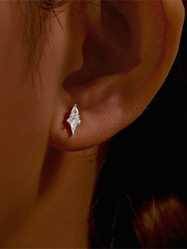 EleRunis 1PC 925 Sterling Silver Dainty  Triangle Conch Stud Earring 18K Gold Plated  Hypoallergenic Cartilage Earrings Piercing Jewelry For Women Daily Wear Wedding Engagement