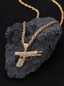 1 pièce Collier pendentif de fusil d'assaut AK47 créatif mode punk rétro avec strass, convient pour le port quotidien des hommes, super cadeau pour lui