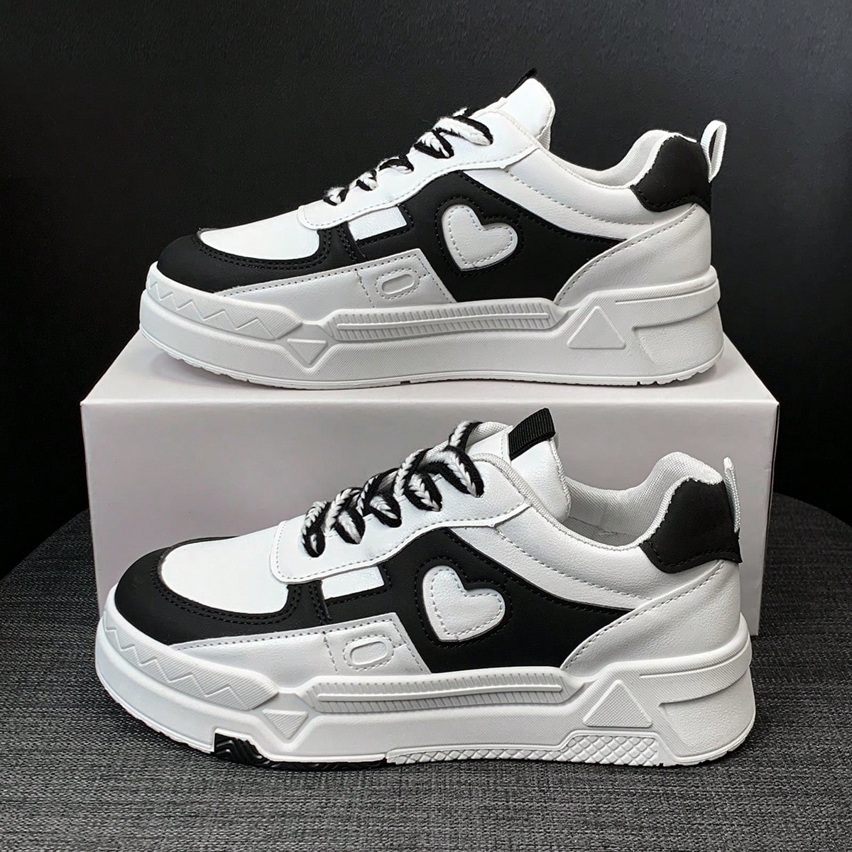 Par de Zapatillas Deportivas Informales de Mujer Bicolor en Blanco y Negro, Diseño Ligero de Caña Baja para Patinar, Moda y Cómodas