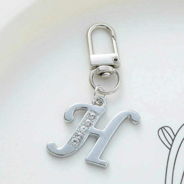 Un llavero de 26 letras de plata creativo y personalizado, accesorio para coche, dije para bolso, mochila para la escuela, ideas de regalo de Navidad lindas góticas y Y2K para accesorios de bolso, cordones con soporte para identificación, accesorios para coche, dije para bolso, accesorios para coche, maestro, amigo, hermana - Multicolor - Añade 5