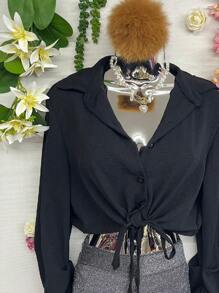 Camisa feminina manga longa em tecido Duna com botões de lapela - Preto - Visão 4