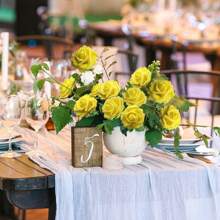 Flores artificiales 7/12/17/22/27/32 piezas Rosas de espuma de marfil con tallos que parecen reales para ramos de boda DIY, centros de mesa de duchas nupciales, arreglos y decoración de mesas de fiestas (excluye caja)