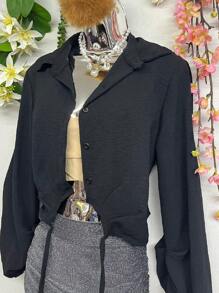 Camisa feminina manga longa em tecido Duna com botões de lapela - Preto - Visão 2