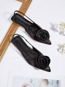 女士时尚甜美平底凉鞋，3D 花卉装饰，适合宴会和度假。尖头、低帮、松紧带、露跟、一脚蹬和设计，适合夏季不同场合穿着。