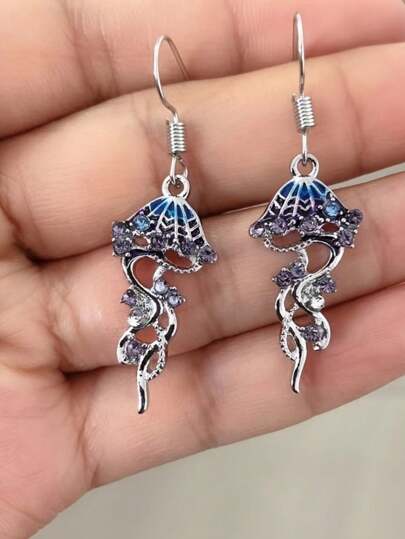 زوج من الأقراط البحرية الحلزونية الرائعة بلون بنفسجي يزينها الراينستونز وتصميم جميل من الشاطئ المتحلق للنساء