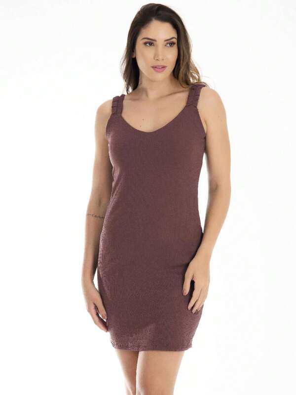 Vestido canelado com alça franzida