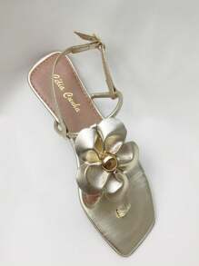 Sandália rasteirinha dedinho com flor e spike