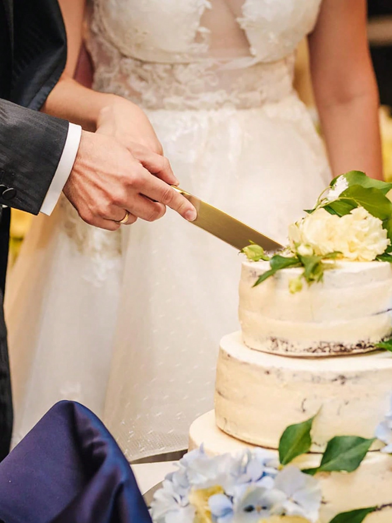 مجموعتان سكاكين ومعالق لتقطيع الجبن والخبز من الفو...