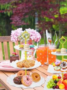 5件三层多功能欧式蛋糕架带分隔托盘（2件三层蛋糕架和3件矩形托盘），适用于零食，水果，广泛适用于茶会，聚会，装饰，纸杯蛋糕，甜甜圈，水果等，厨房，圣诞礼物 - 白色 - 查看 6