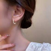 1pair High-End Luxurious Circle Design Faux Pearl & Copper Earrings, Ear Cuffs For Women Without Piercings, Silicone Ear Clips, Birthday Gift