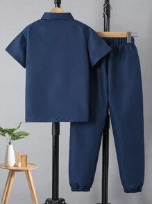Conjunto de camisa de manga corta con bolsillo y pantalones de trabajo impresos con letras para niño preadolescente, primavera / verano - Azul Marino - Ver 2