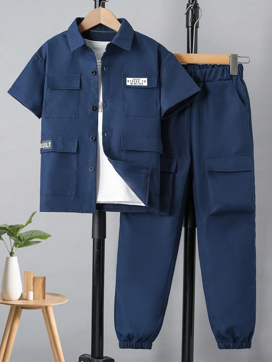 Conjunto de camisa de manga corta con bolsillo y pantalones de trabajo impresos con letras para niño preadolescente, primavera / verano - Azul Marino - Ver 1